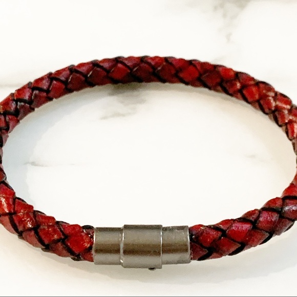 Handcrafted Braided Leather Bracelet - Picture 4 of 4